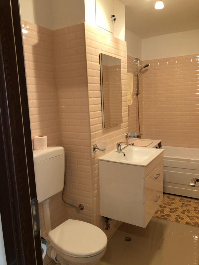 Le Garcon De Cristina-Simple,Quiet,Spacious Studio Бухарест Экстерьер фото